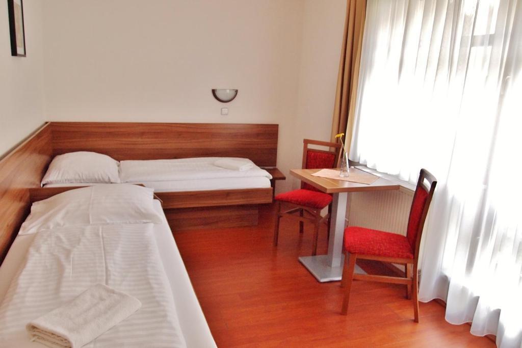 ديشين Hotel Faust المظهر الخارجي الصورة