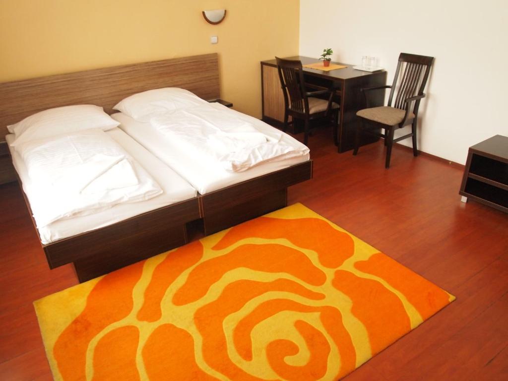 ديشين Hotel Faust المظهر الخارجي الصورة